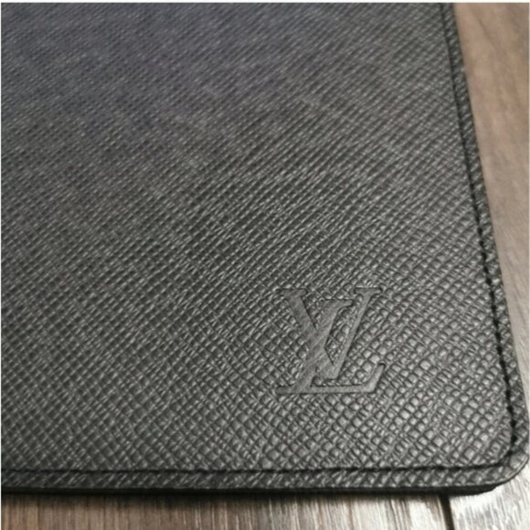 Authentic Louis Vuitton Taiga Leather Desk Agenda Cover - Picture 14 of 14